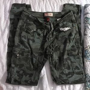 Cargo Pants! Super Cute Details! L.e.i. Brand!